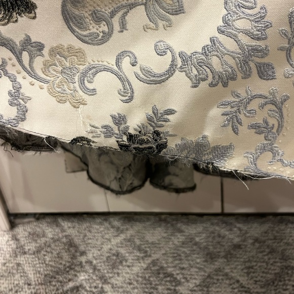 Gown - Picture 4 of 10